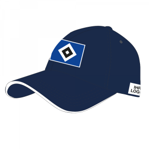 Schrägansicht der blauen Baseball Cap mit großem HSV Logo vorn und Platzhalter für die Veredelung an der linken Seite.